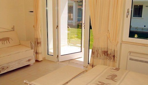 Habitación triple superior, patio, vistas al jardín