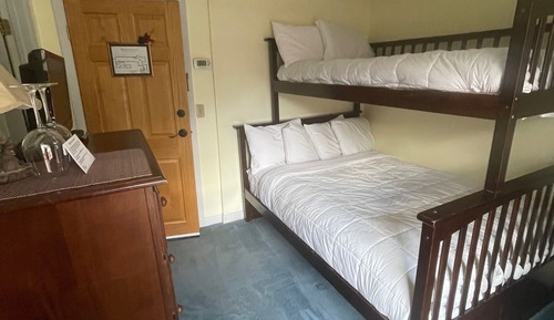 Loft (Bunk Beds, 1 Twin Bed and 1 Full Bed)