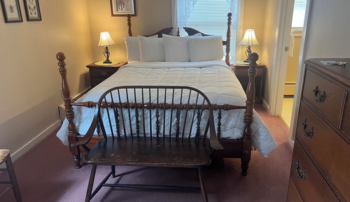 Forest Glen, 1 Queen Bed