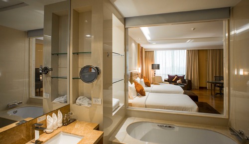 Habitación ejecutiva, Acceso al salón del club