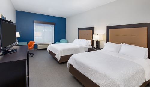 Habitación estándar, 2 camas de matrimonio (Mobility, Roll-In Shower)