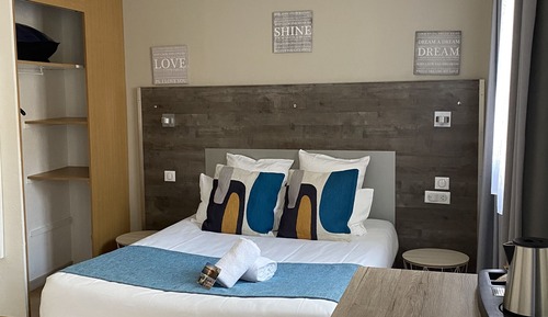 Habitación triple económica, vistas al patio