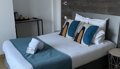 Habitación cuádruple económica, varias camas