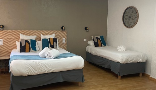 Suite familiar, terraza, vistas a la piscina (for 5)