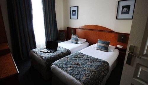 Habitación con 2 camas individuales