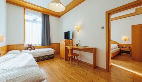 Habitación cuádruple familiar, balcón, vistas a la montaña