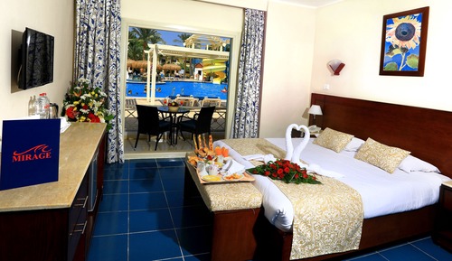 Habitación estándar con 1 cama doble o 2 individuales, vistas a la piscina