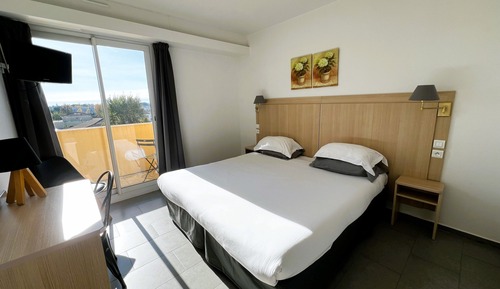 Habitación Confort con 1 cama doble o 2 individuales, balcón