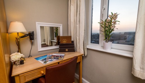 Standard Twin Room (Washington Central Hotel)