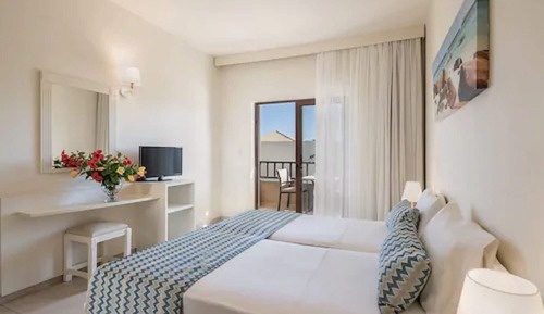 Estudio, vistas al mar (Lateral)