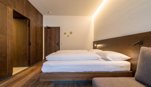 Estudio superior, 1 cama de matrimonio grande, cocina, vistas a la montaña