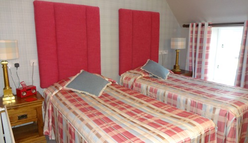 Habitación estándar con 2 camas individuales, baño privado