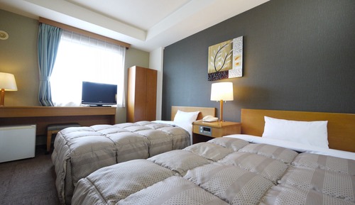 Habitación con 2 camas individuales, varias camas, fumadores