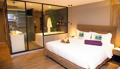 Habitación Deluxe, 1 cama de matrimonio grande (Deluxe Suite with Spa Bath)