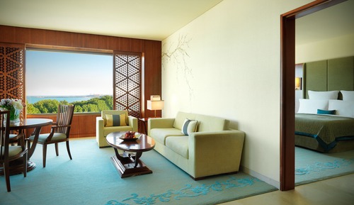Suite Club (direct access to the Executive Lounge)