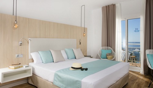 Habitación doble, balcón, vistas a la piscina