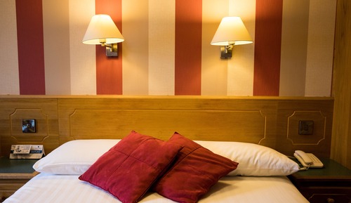 Habitación estándar con 1 cama doble o 2 individuales