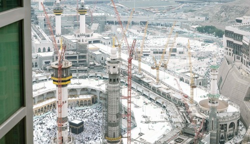 Deluxe Presidential Suite, 1 Double Size Bed, 2 Single Size Beds, Partial Kaaba View