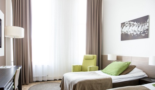 Habitación básica con 2 camas individuales