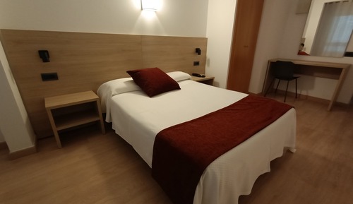 Habitación estándar con 1 cama doble o 2 individuales