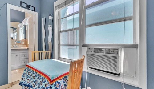 #10 = Ray's Retreat = efficiency w/full sized bed