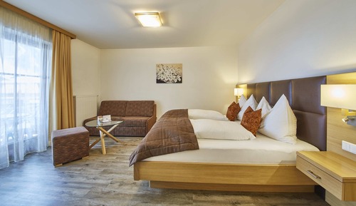 Habitación familiar, balcón, en edificio anexo