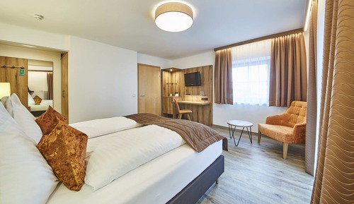 Habitación triple estándar, balcón