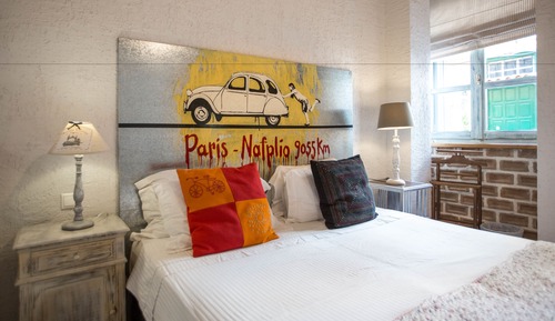 Habitación doble, planta baja (Groundfloor entrance,Amymone Building)