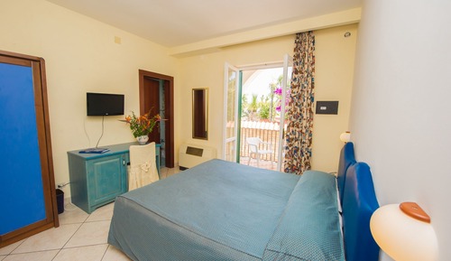 Habitación estándar con 1 cama doble o 2 individuales