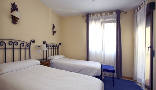 Habitación con 2 camas individuales, terraza