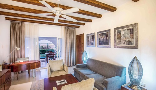 Habitación con matrimonial grande, vistas al jardín