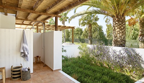 Oliva Bungalow with Shaded Patio