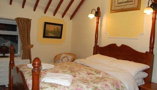 Habitación doble, baño privado (with Shower & Bath)