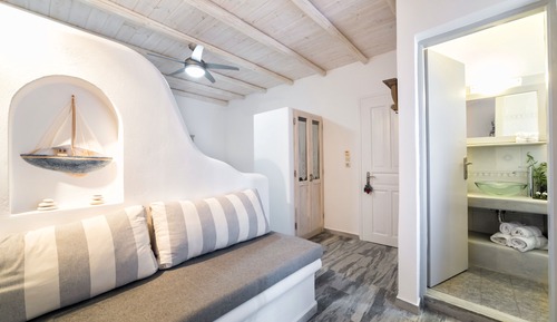 Suite estudio, vistas parciales al mar