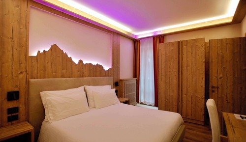 Habitación estándar, 1 cama de matrimonio, balcón, vistas a la montaña