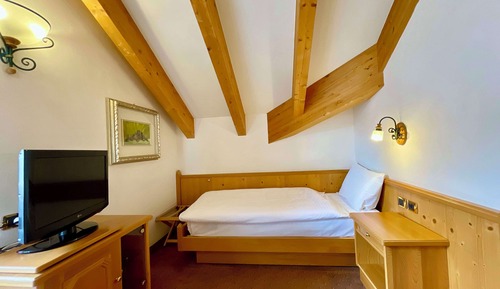 Habitación estándar, 1 cama individual, balcón, vistas a la montaña