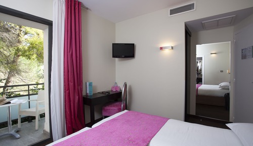 Chambre Supérieure lits jumeaux vue jardin