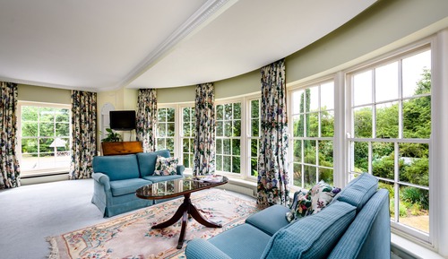 Habitación romántica doble, 1 cama de matrimonio grande, baño privado, vistas al jardín