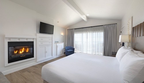 Habitación Deluxe, 1 cama de matrimonio grande, bañera de hidromasaje, vistas parciales al mar