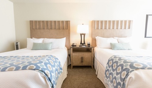 Habitación, 2 camas de matrimonio, vistas parciales al mar