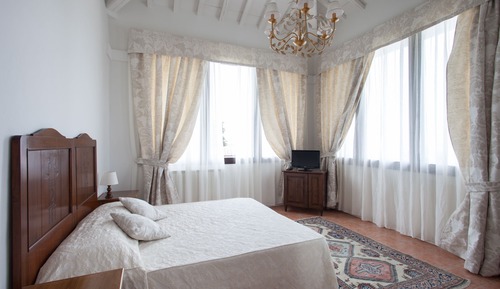 Habitación estándar con 1 cama doble o 2 individuales, baño privado