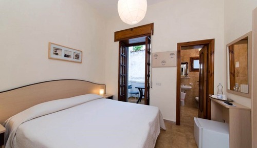 Habitación doble, en edificio anexo