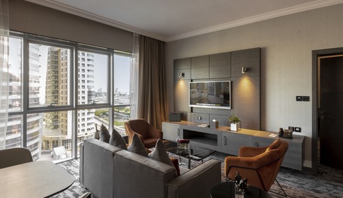 One Bedroom Suite Creekside