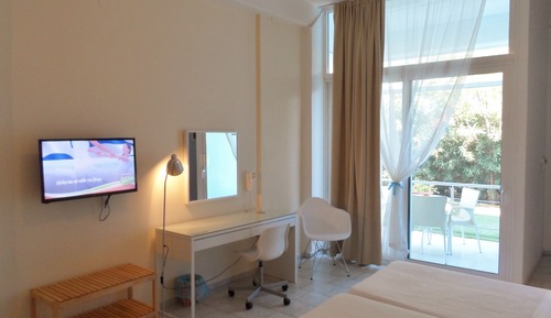 Estudio, vistas parciales al mar