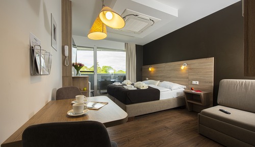 Estudio Premium, balcón, vistas parciales al lago