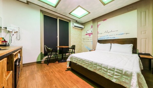 Habitación, vistas al mar (Mid-size Taxi, Netflix)