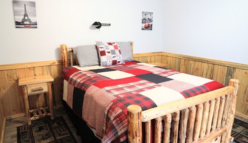 Cabaña básica, 1 cama de matrimonio (NO PRIVATE BATHROOM)