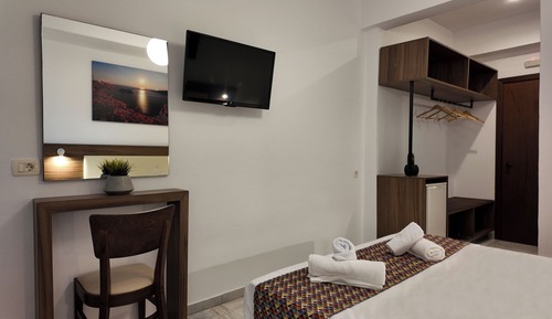 Habitación clásica doble, vistas parciales al mar