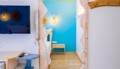 Habitación Confort doble, 1 cama de matrimonio grande, acceso a la piscina, vistas parciales al mar