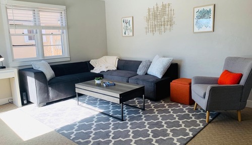 Casa, varias camas (622 W. Laurel St. - Upper)